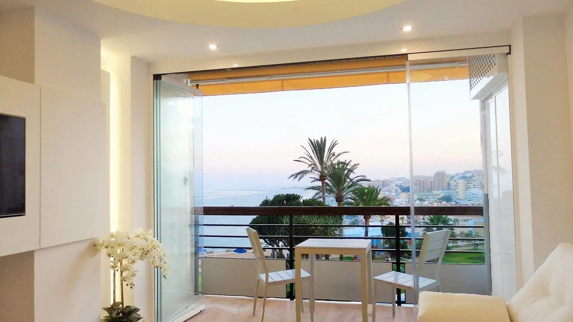 Waterfront Santa Clara Apartments Torremolinos Otel
