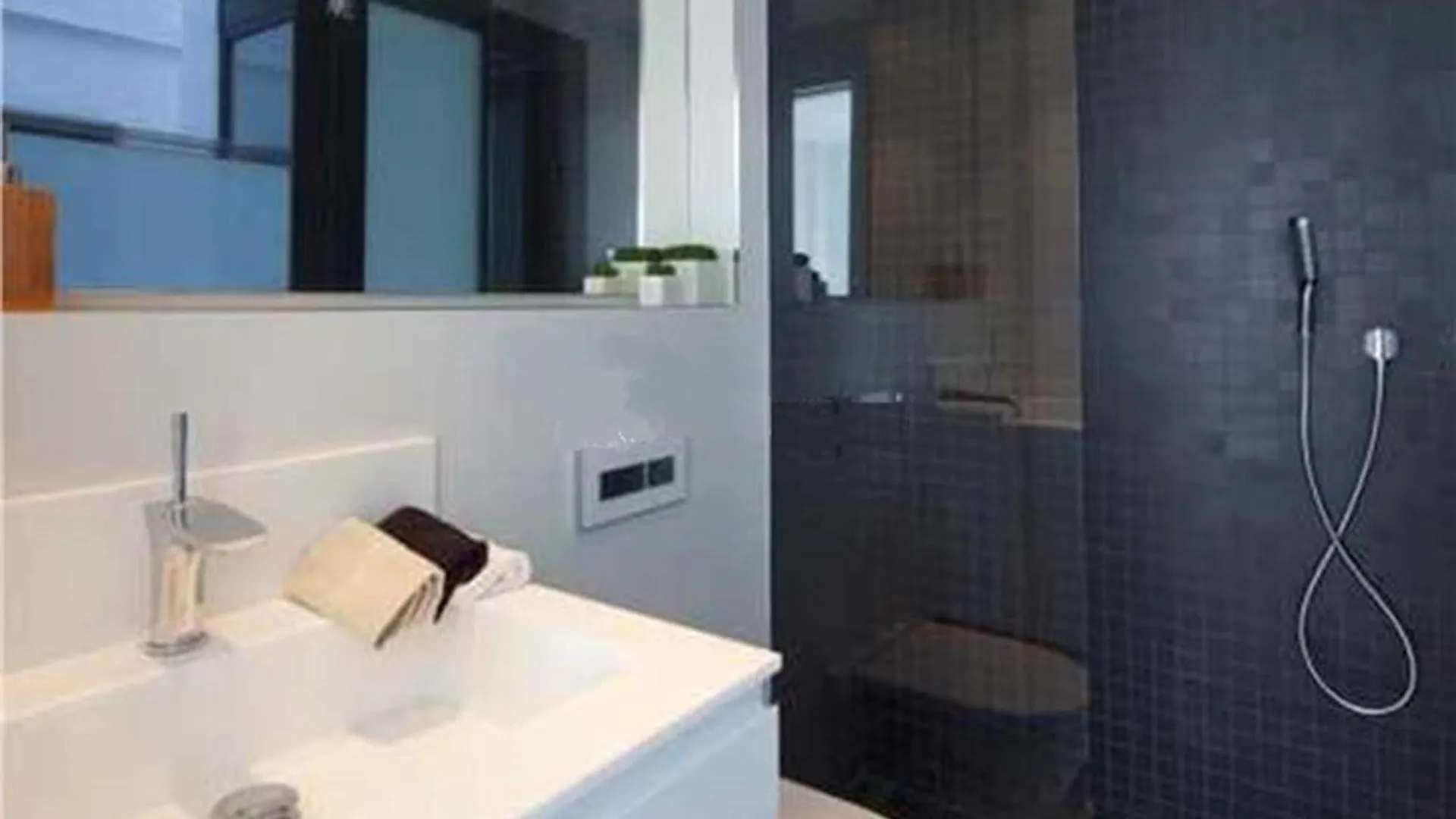 Waterfront Santa Clara Apartments Torremolinos İspanya