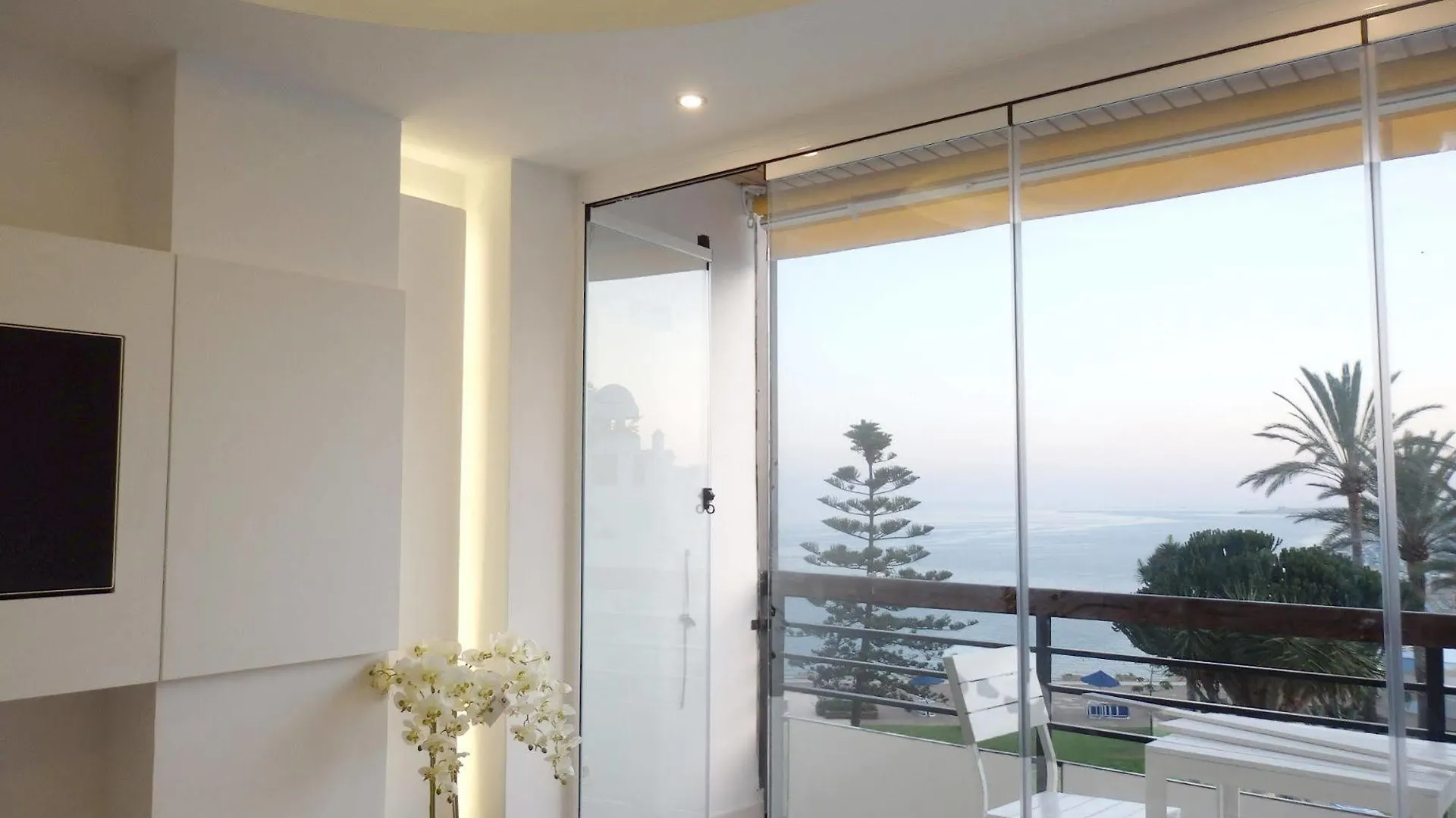 Waterfront Santa Clara Apartments Torremolinos 3*,  İspanya